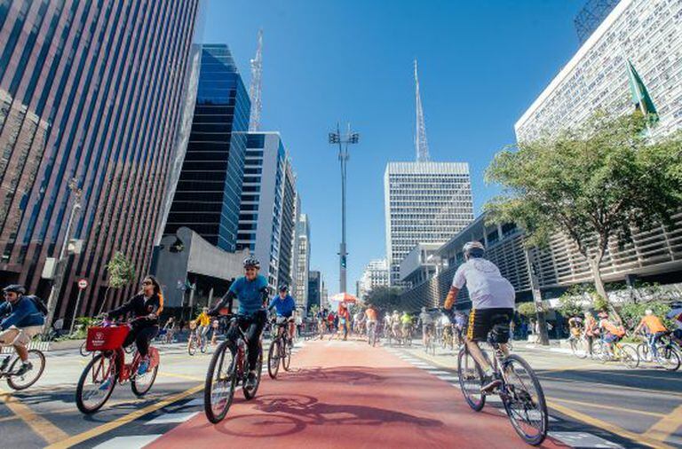 Ciclistas na Paulista.