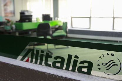 O escritório da Alitalia fechado em Caracas.