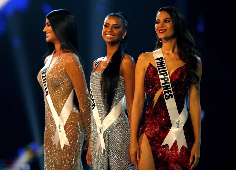 A miss Venezuela, Sthefany Gutiérrez (à esq.), ao lado da misses Tamaryn Green (África do Sul, ao centro) e da vencedora Catriona Gray (Filipinas).