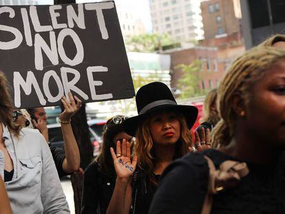 Protesto em Nova York, por um caso de agressão sexual.