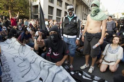 Um grupo de manifestantes em S&atilde;o Paulo.