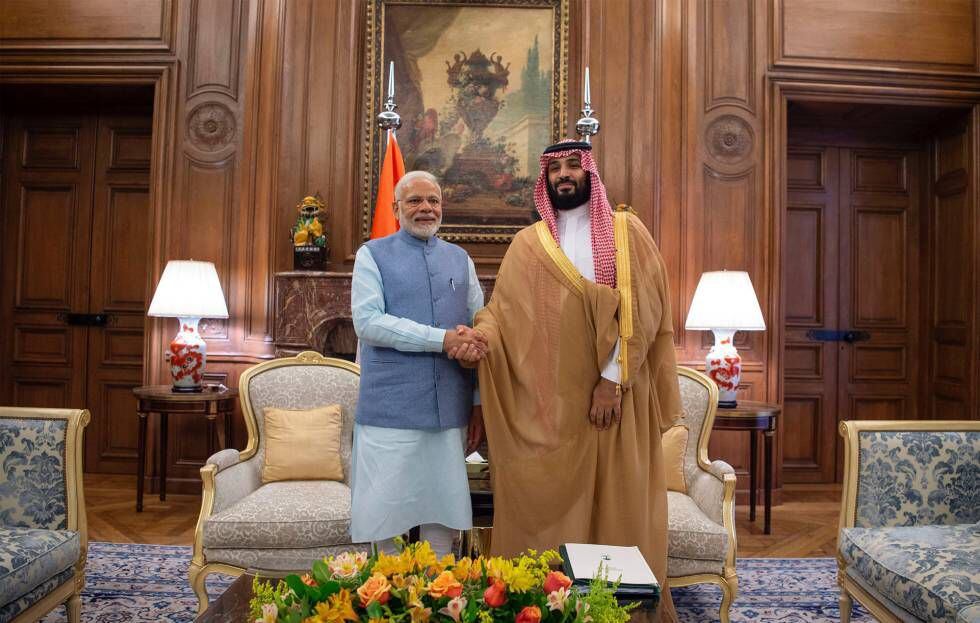 O primeiro-ministro indiano, Narendra Modi, e o príncipe saudita Bin Salman nesta sexta-feira em Buenos Aires.