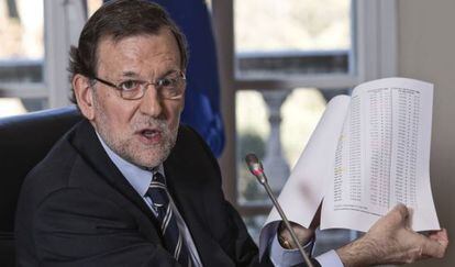 Mariano Rajoy mostra os dados do desemprego o passado 3 de dezembro, no dia que se conheceu o primeiro descenso do desemprego no mês de novembro desde 1989.