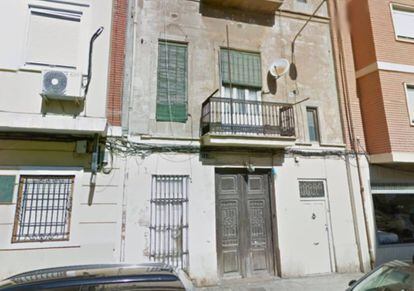 Casa da rua Benlliure, no bairro do Cabanyal de Valência, onde o cadáver foi encontrado.