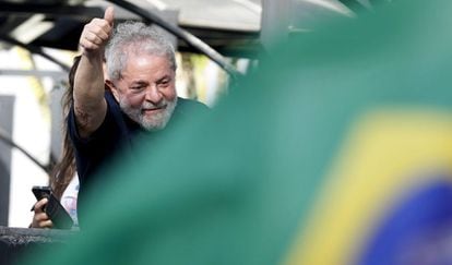 Lula volta a seu apartamento em S&atilde;o Bernardo de Campo depois de depoimento.