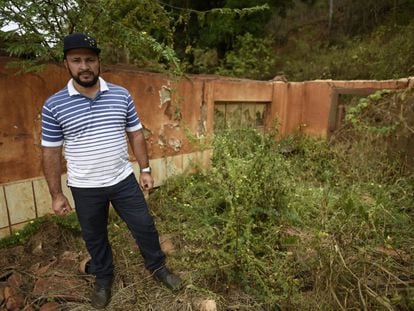 A lama de rejeitos destruiu a casa e a mercearia de Joubert Castro, em Gesteria, a 60km de Mariana. Hoje ele e a família vivem em uma casa alugada em Mariana.