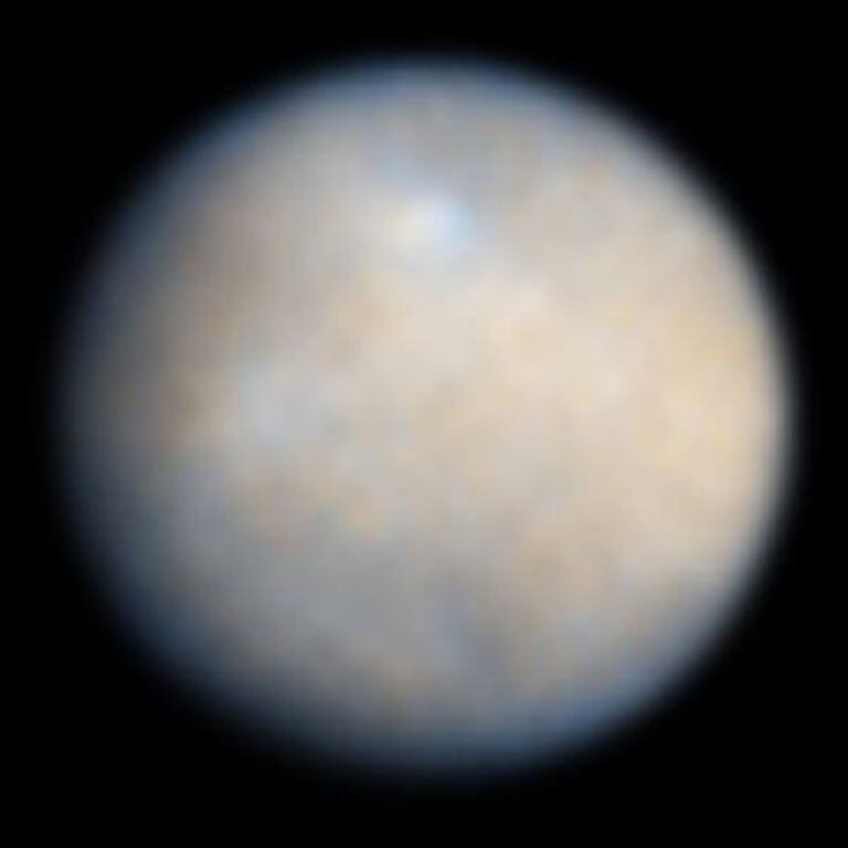 Ceres em cores reais, observado em 2004.