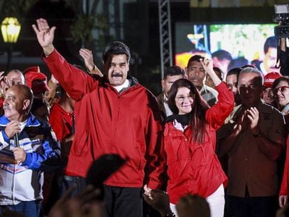 Maduro e sua mulher, Cilia Flores, após as eleições.