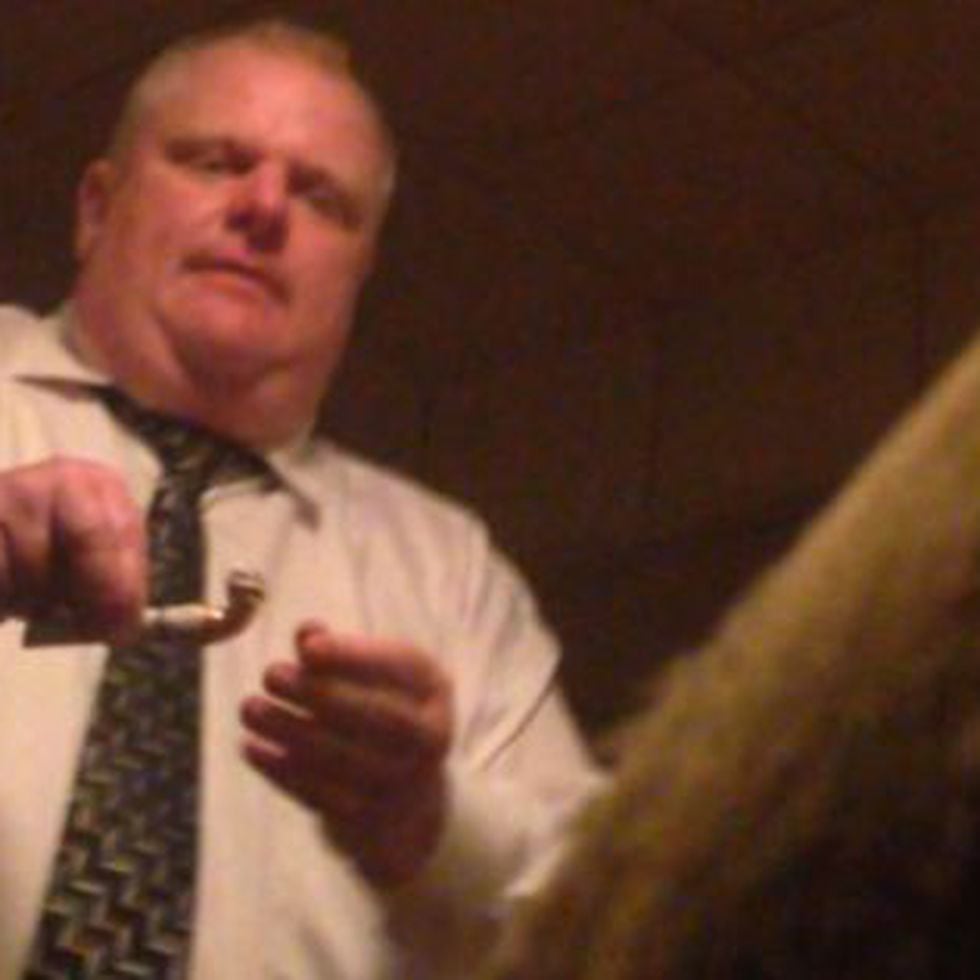 Vídeo de ex-prefeito de Toronto fumando crack é divulgado