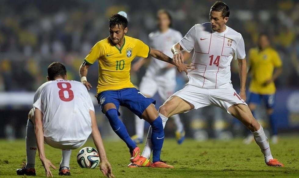 Brasil enfrentou Sérvia em amistoso antes da Copa 2014.