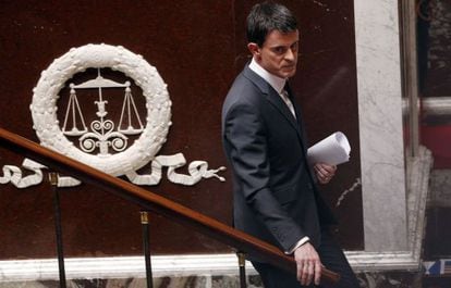 Manuel Valls discursa à Assembleia Nacional, nesta segunda-feira, em Paris.