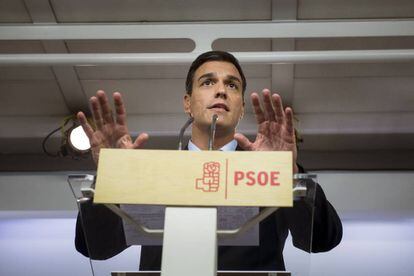 Pedro Sánchez explica sua proposta de convocar primárias e o congresso do PSOE.