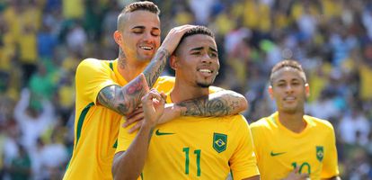 Gabriel Jesus comemora o gol do Brasil contra Honduras.