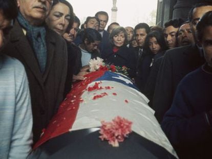 Funeral de Pablo Neruda em 1973.