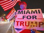 Miami (United States), 03/11/2020.- US President Donald J. Trump'Äôs supporters celebrate in front of the Versailles restaurant in Miami, Florida, USA, 03 November 2020. Americans vote on Election Day to choose between re-electing Donald J. Trump or electing Joe Biden as the 46th President of the United States to serve from 2021 through 2024. (Estados Unidos) EFE/EPA/CRISTOBAL HERRERA-ULASHKEVICH