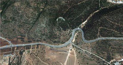 Uma imagem retirada do Google Earth mostra a localização do monumento.