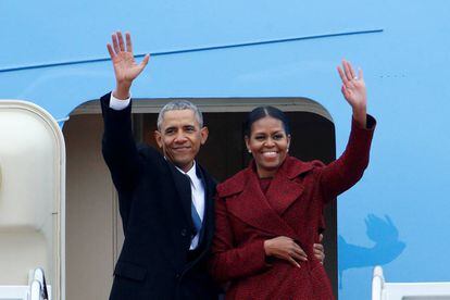 Barack e Michelle Obama se despedem.