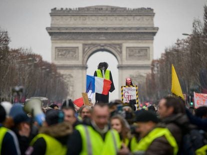Protesto dos coletes amarelos no Arco do Triunfo, em Paris, no último dia 5.