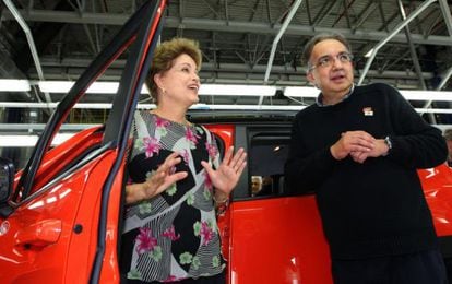 Presidenta Dilma Roussef durante visita &agrave; f&aacute;brica da Jeep, em Pernambuco. 