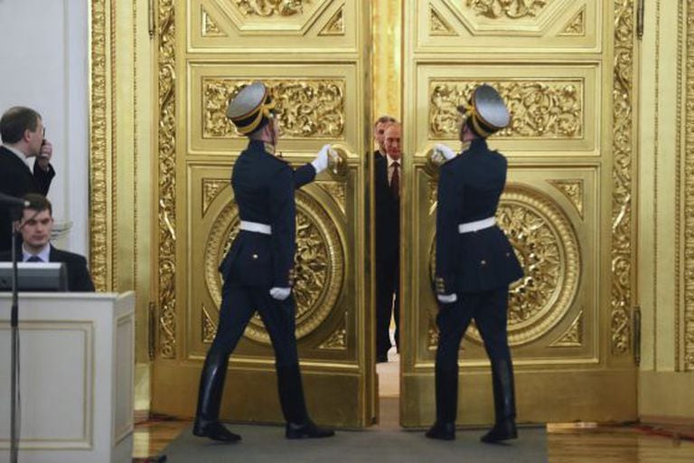 Putin chega para firmar decreto de anexação da Crimeia.