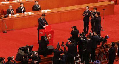 Xi Jinping deposita seu voto