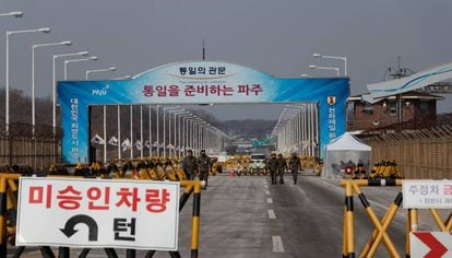 Entrada da Zona Desmilitarizada que separa as duas Coreias pela ponte de Tongil (“reunificação”).
