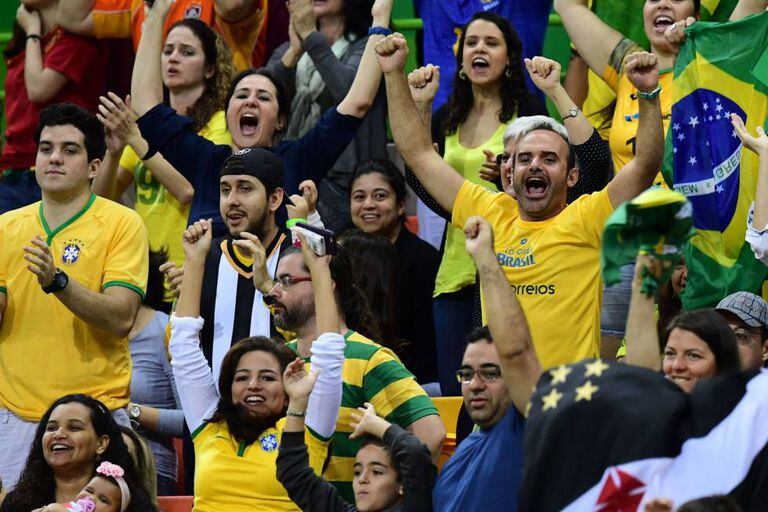 Torcida comemora durante os Jogos