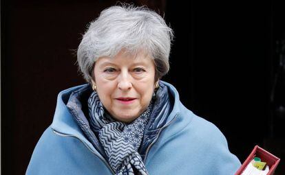 A primeira-ministra britânica Theresa May sai da sua residência oficial na última quarta-feira, 3