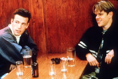 Ben Affleck e Matt Damon em uma cena de ‘Gênio Indomável’