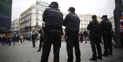Vigilância na Puerta del Sol em um treinamento para o final do ano.
