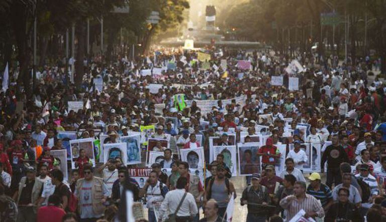 Uma manifestação no DF pelos 43 desaparecidos.