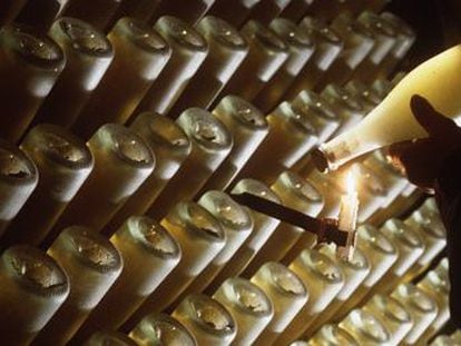 Garrafas de cava na adega Freixenet, em Barcelona.