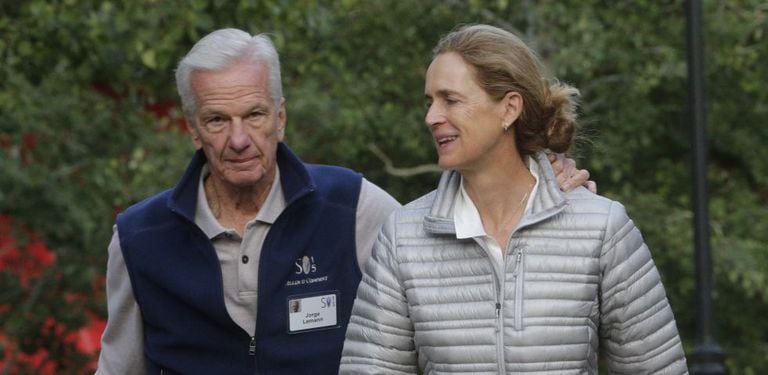 O brasileiro Jorge Paulo Lemann, junto a sua esposa em julho de 2015.