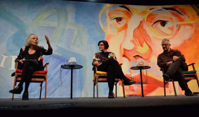 Sessão de abertura da Flip, Beatriz Sarlo (à esq.), Eliane Moraes (centro) e Eduardo Jardim (à dir.)