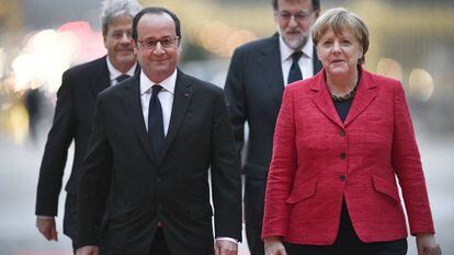 Hollande, Merkel, Gentiloni e Rajoy na reunião em Versalhes.
