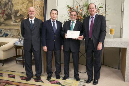 Ramón Gil Casares, Javier Cremades, Juan Luis Cebrián e John Wolf.