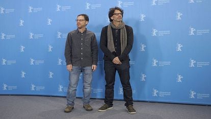 Ethan e Joel Coen na apresentação de Ave, César!' , no Festival de Berlim. Reuters