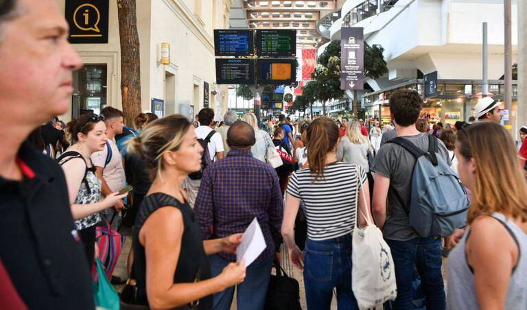 Passageiros na estação de Saint Charles, em Marselha, em 20 de agosto