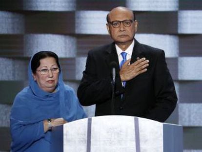 O pai do militar, imigrante de nacionalidade norte-americana, criticou o candidato republicano na convenção democrata