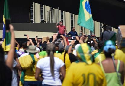 O presidente Jair Bolsonaro, em Brasília no último domingo, durante o protesto que pedia o fim do isolamento social e o fechamento do Congresso e STF.