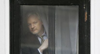 Julian Assange, fundador do Wikileaks, na embaixada do Equador em Londres em fevereiro.