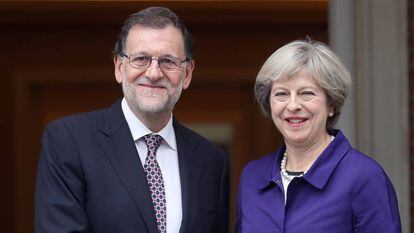 Mariano Rajoy e Theresa Maio ----