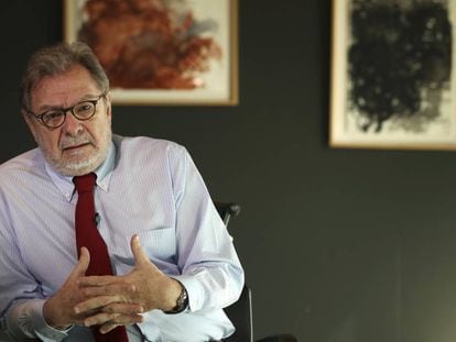 O presidente do PRISA, Juan Luis Cebrián, durante a entrevista.