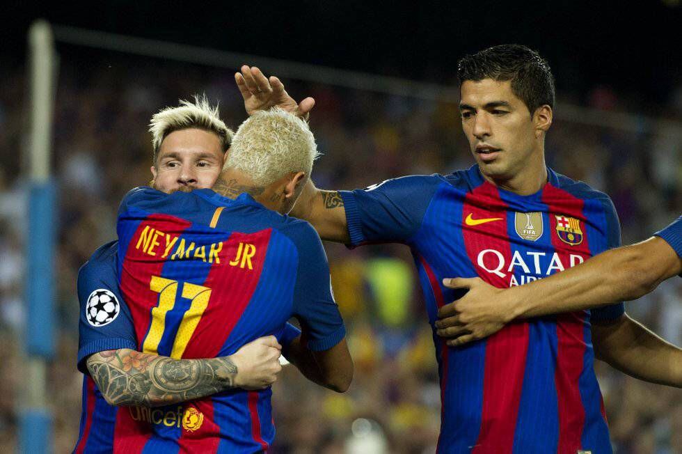 Messi, Neymar e Suárez, após o gol do argentino.
