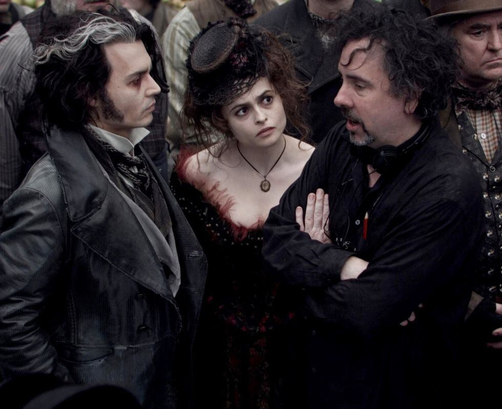 Johnny Depp, Helena Bonham Carter e Tim Burton nas filmagens de 'Sweeney Todd - O barbeiro demoníaco da rua Fleet'.