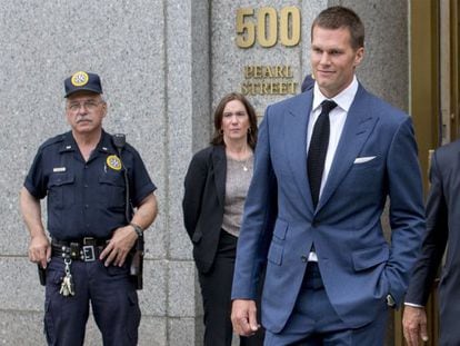 Tom Brady, ao sair na quinta-feira, dia 3, de um tribunal de Nova York.