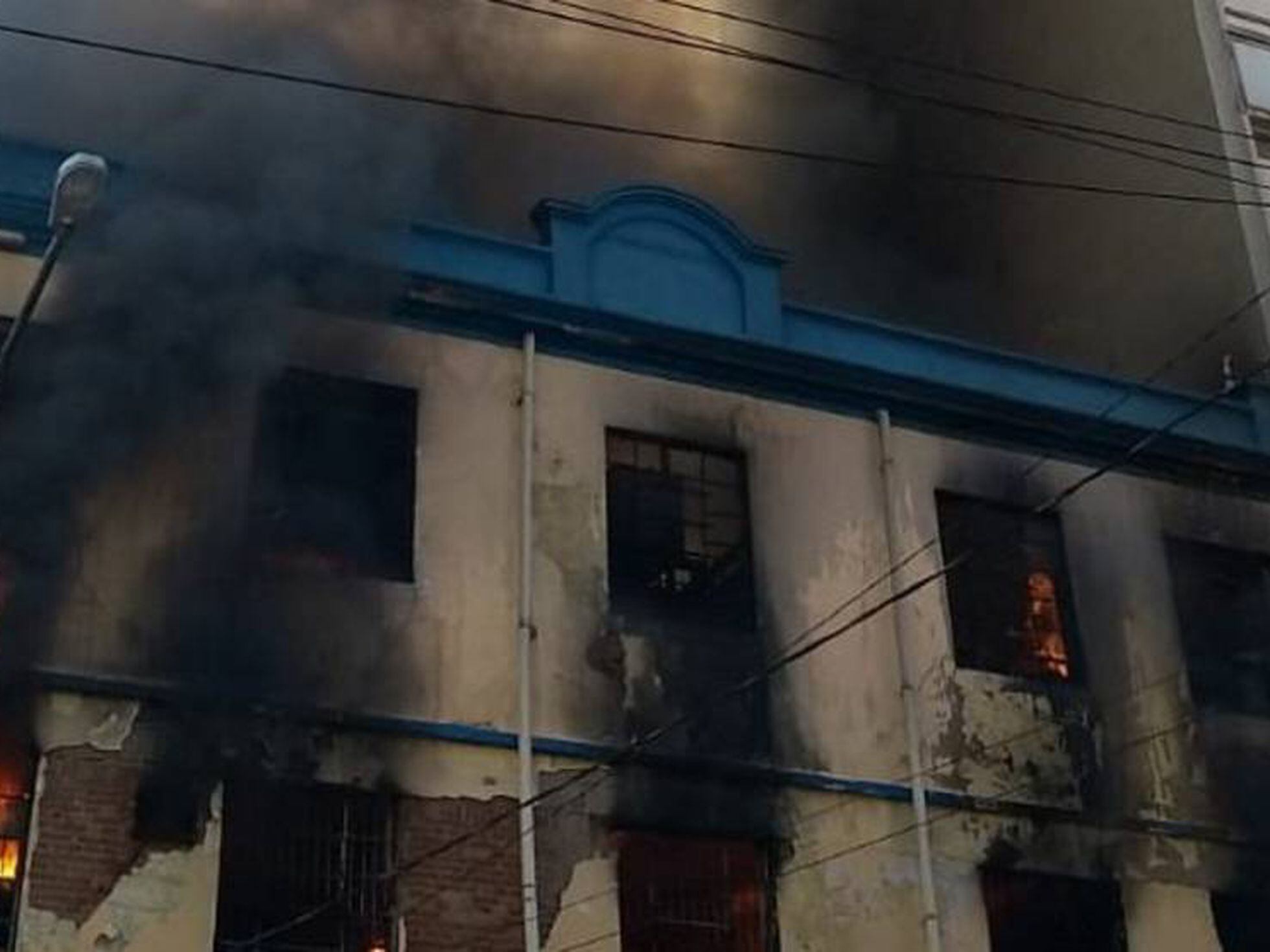 Incêndio na região da 25 de Março destrói loja de artigos para festa |  Brasil | EL PAÍS Brasil