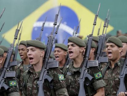 Militares em celebração do golpe de 64 em São Paulo, na quinta-feira.