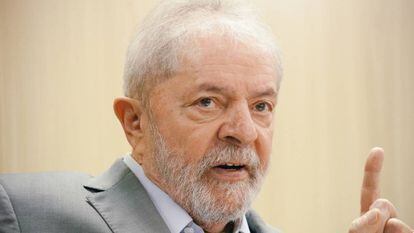O ex-presidente Lula fala pela primeira à imprensa, em entrevista exclusiva nesta sexta-feira, na sede da PF em Curitiba.