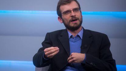 O candidato do PCO, Henrique Áreas, durante a sabatina.